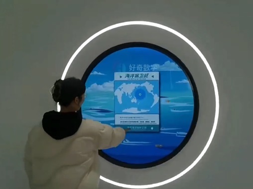 圓形屏觸摸一體機互動：海洋保衛(wèi)戰(zhàn)-蘇州好奇數字科技
